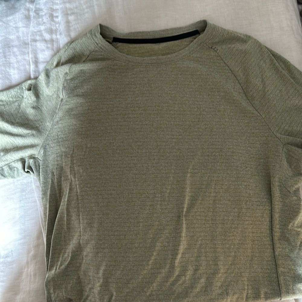 Men’s Lululemon T shirt